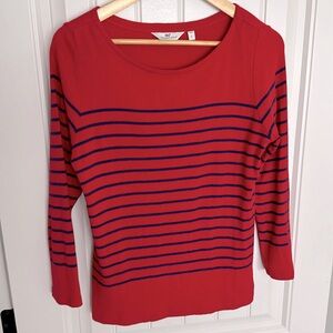 Vineyard Vines Boatneck Crew 3/4 length sleeve Women’s Large Red w/ Navy Stripe.
